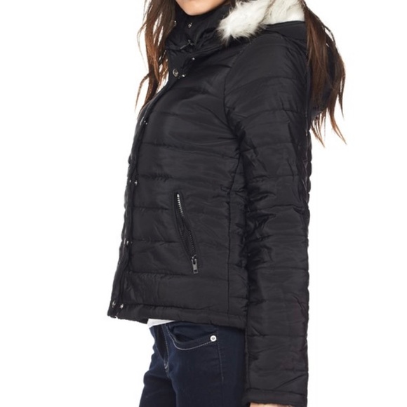 Black Hooded Puffer Jacket - Picture 5 of 6